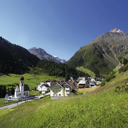 Daire In Oetztal Near Slopes